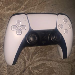 I’m selling controller because ion play the game anymore so hit me if wanna buy
